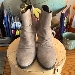 White Mountain short boots. Beige/Tan suede. Side zipper on inside. Chunky heel